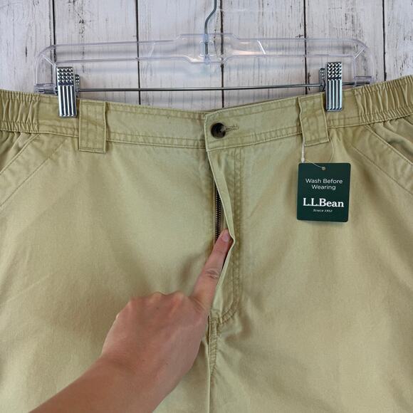 NWT L.L. Bean Khaki Tropic-Weight Cargo Shorts Comfort Waist 6" Inseam Size 38 - Picture 4 of 12
